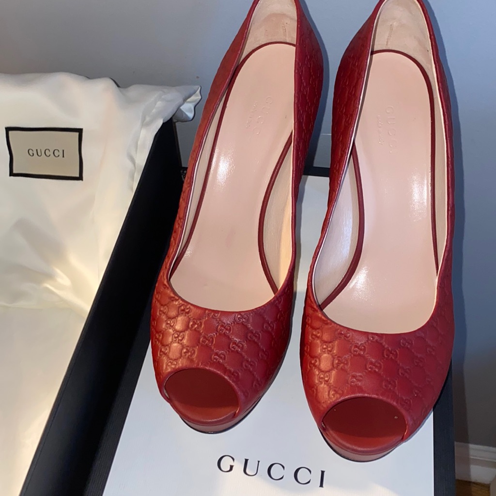 Brand New Gucci Pumps Size 39